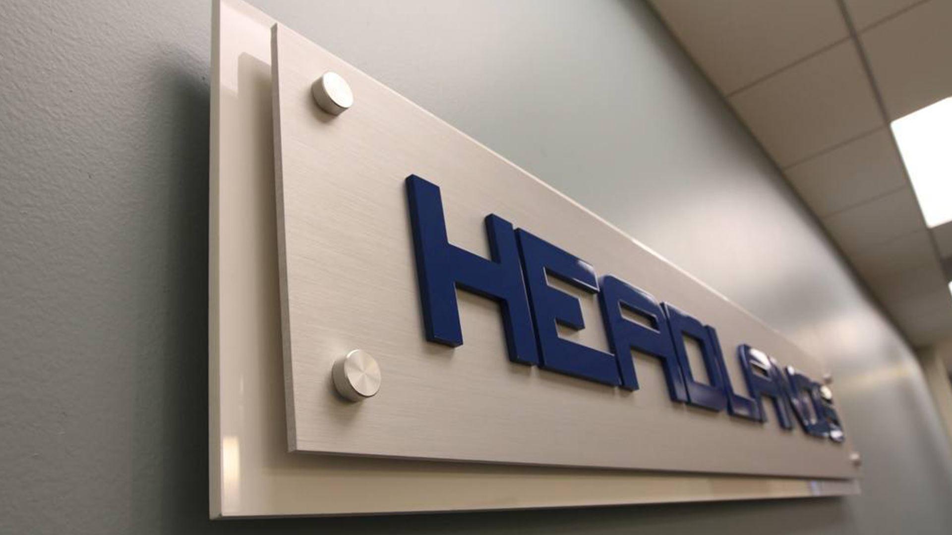 Why Acrylic Signage is the Perfect Choice for Modern Businesses