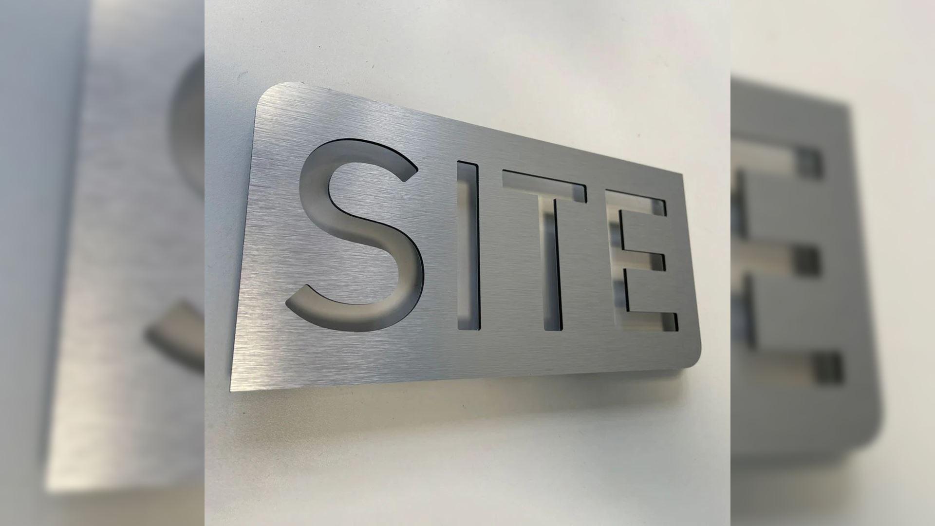 Top 6 Benefits of Using Aluminum Signs for Indoor and Outdoor Spaces