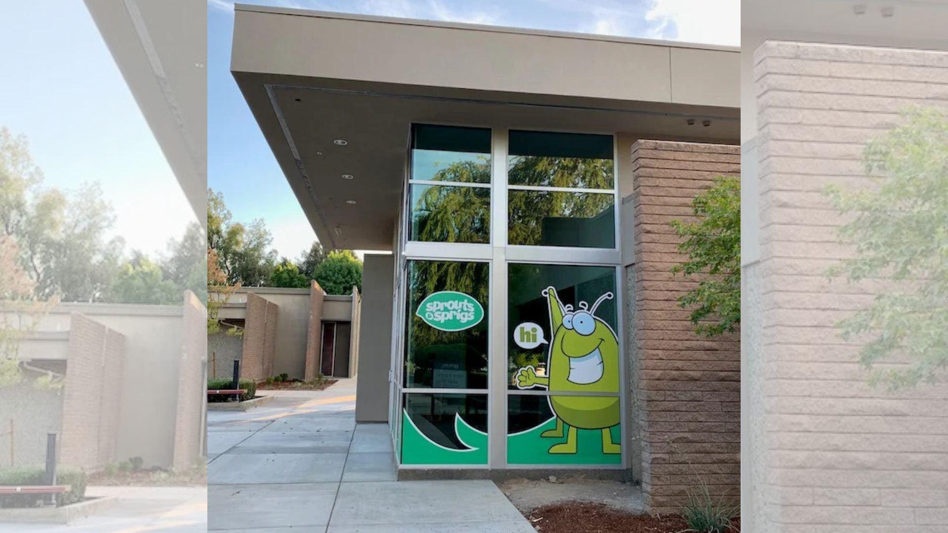 How to Use Removable Custom Window Design for Temporary Promotions