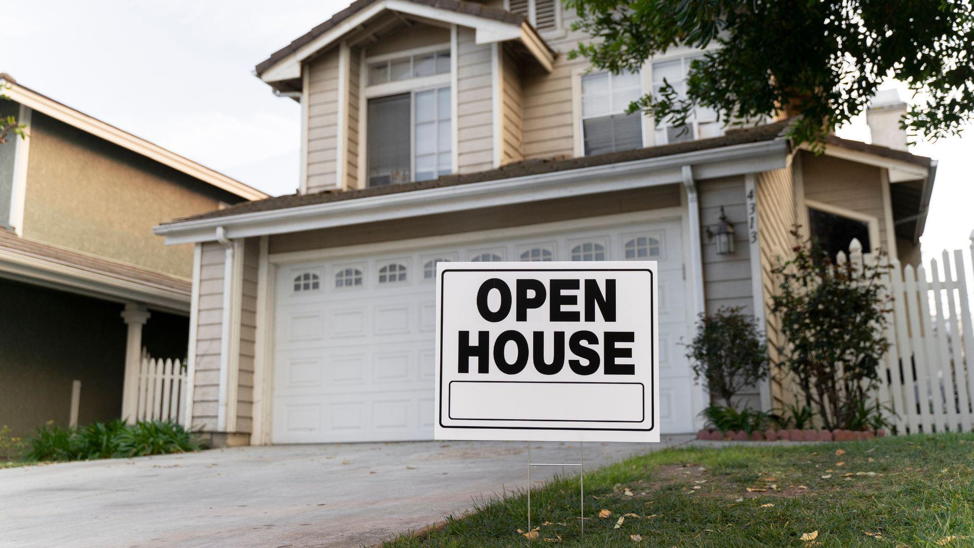 8 Expert Tips to Use Yard Signs to Promote Real Estate Listings