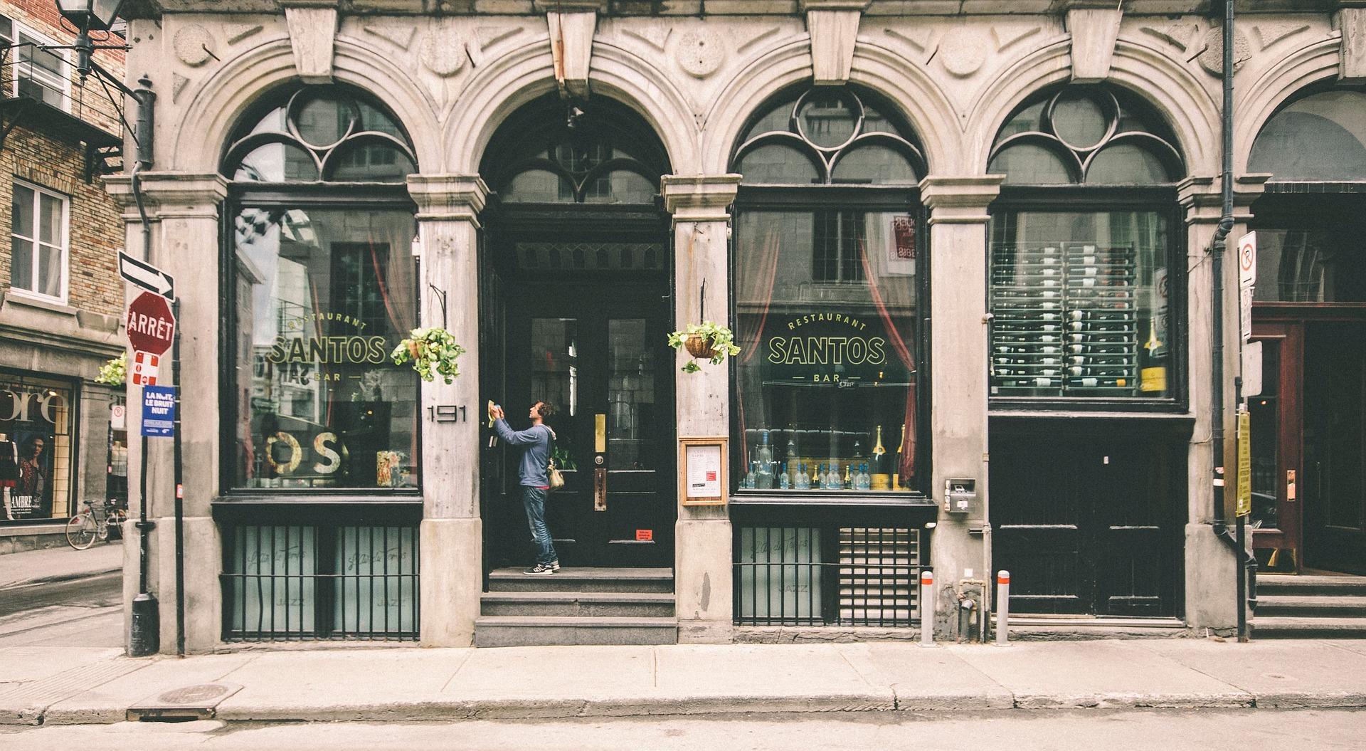 3 AWESOME REASONS TO PURCAHSE CUSTOM WINDOW GRAPHICS FOR YOUR BUSINESS
