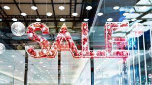 Using Banners and Signs to Enhance Holiday Storefronts