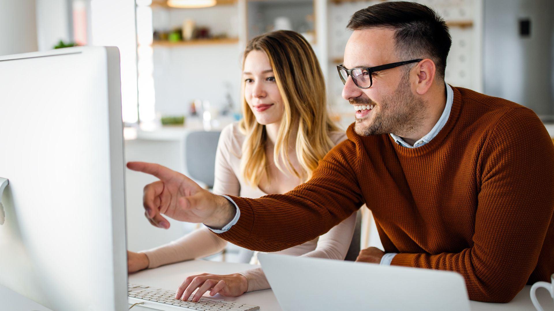 Effectively Using Visuals in Your Holiday Messages: Tips for Eye-Catching Design