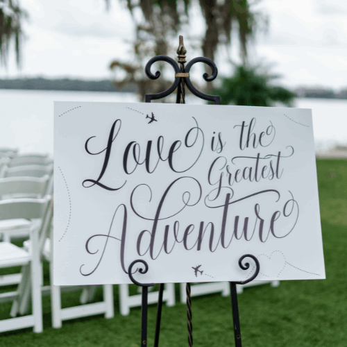 Wedding Signs That Add Charm and Functionality to Your Big Day