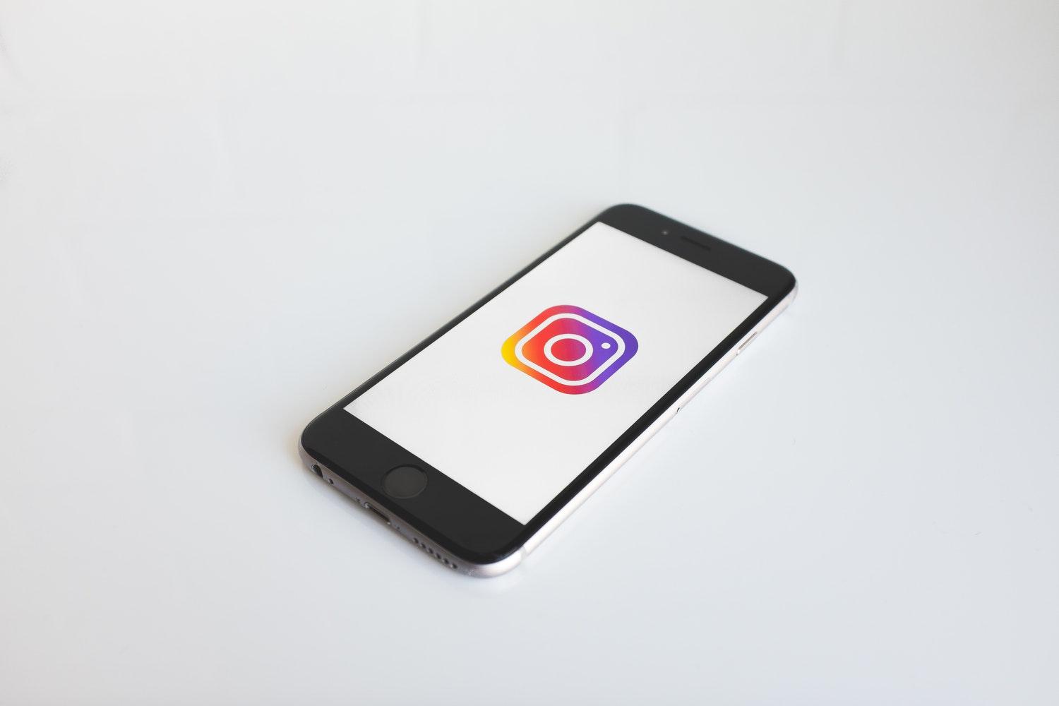 Should I Post to Instagram or Facebook? Why Not Both...At the Same Time?