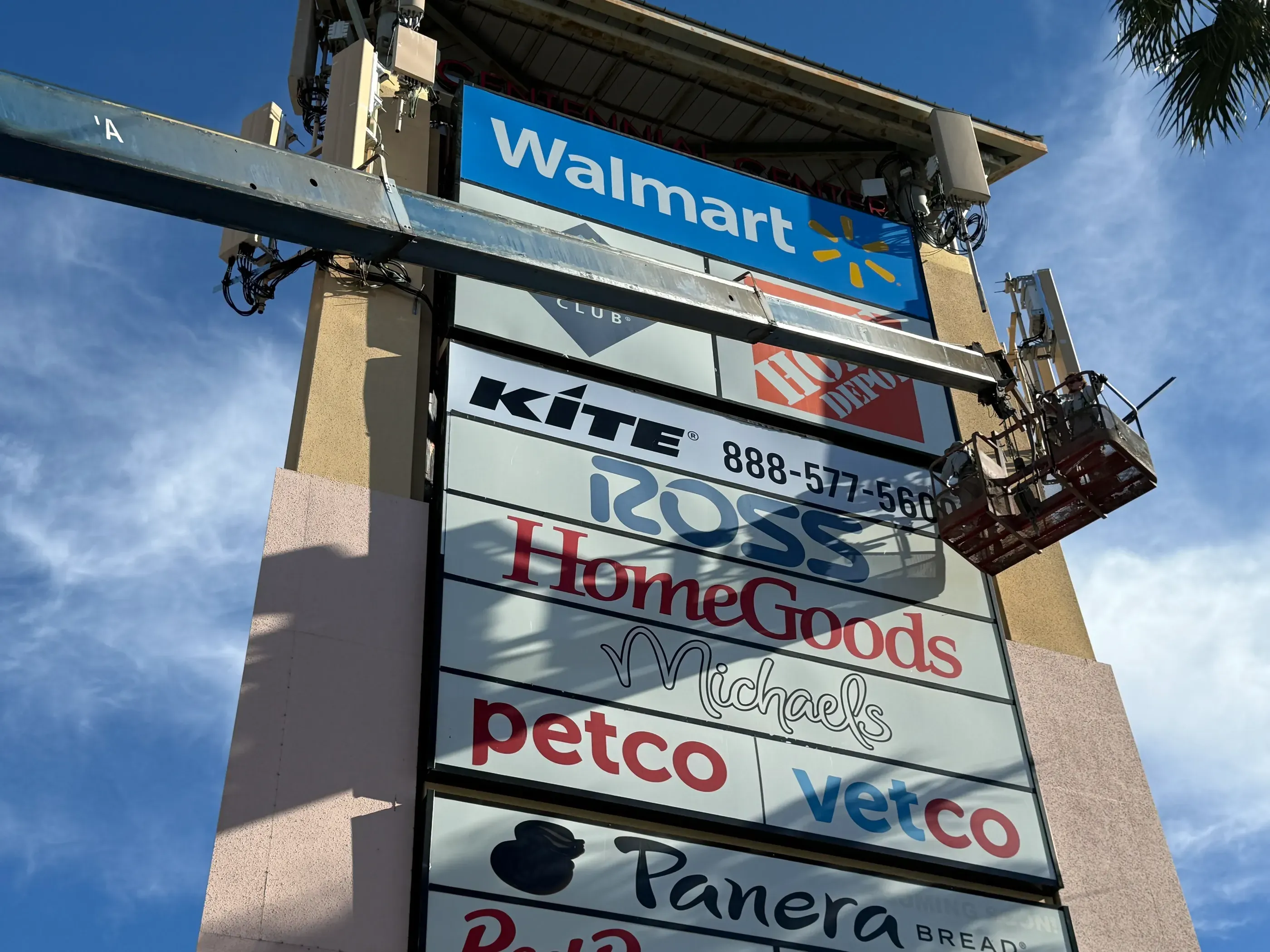 Lift-assisted installation of curved polycarbonate signage