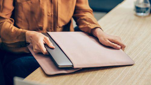 Putting laptop in a carrying case