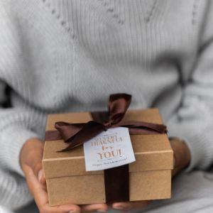A personalized tag on a gift
