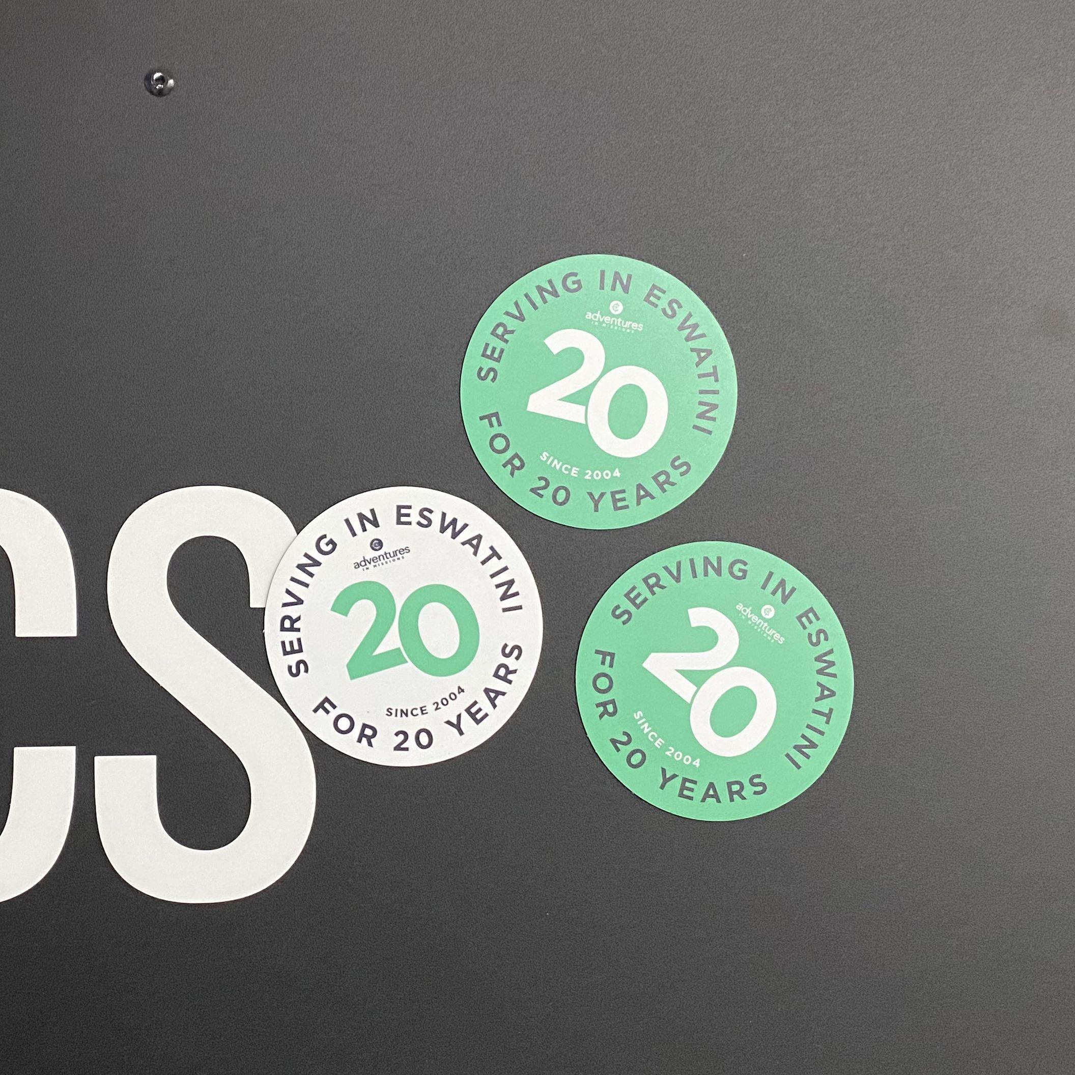 Round green 20-year anniversary magnets